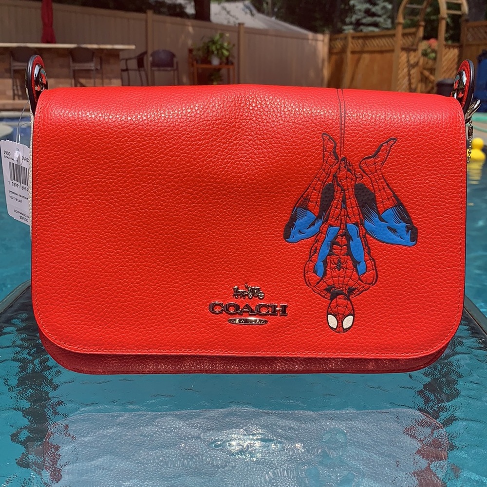 New Coach Marvel Jes Messenger with Spider-Man - Picture 3 of 16